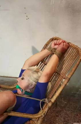 Images 5 - Крепко связанную блондинку трахает секс машина между ног 