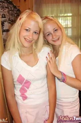 Images 6 - Три молодые блондинки лижут себе киски 