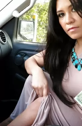 Images 8 - Латинская красотка демонстрирует выбритую киску за деньги 