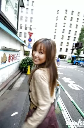 Images 3 - Улыбчивая азиатская девушка с волосатой узенькой киской 