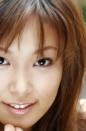 Images 2 - Улыбчивая азиатская девушка с волосатой узенькой киской 
