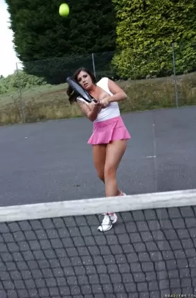Images 9 - Сиськастая теннисистка кончает во время тренировки 