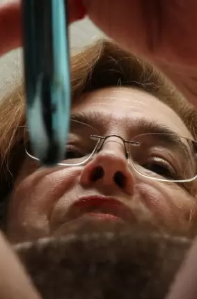 Images 11 - Американская старушка мастурбирует волосатую вагинальную дырку 