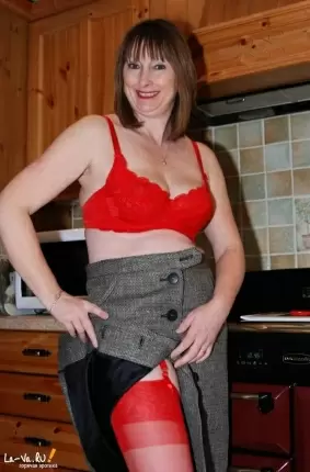 Images 7 - Женщина 45ти лет в красном нижнем белье 