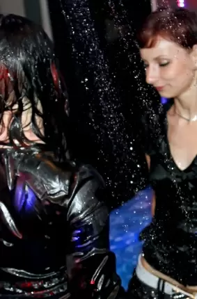 Images 16 - Порно сцена с пьяными телками в ночном клубе 
